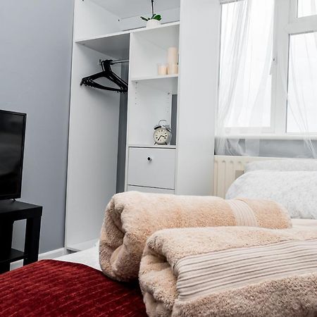 Shirley House 2, Self Catering Guest House, Self Check In, Smart Locks, 10 Min Walk To Southampton General, Aspire And Princess Anne Hospitals, Access To Fully Equipped Kitchen, Excellent Transport Links, Ideal For Longer Stays And Hospital Shifts المظهر الخارجي الصورة
