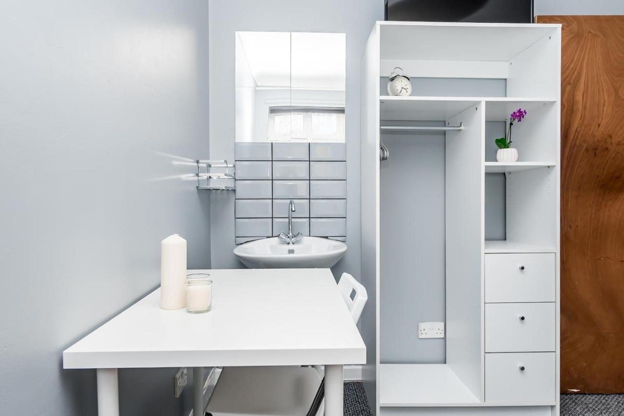 Shirley House 2, Self Catering Guest House, Self Check In, Smart Locks, 10 Min Walk To Southampton General, Aspire And Princess Anne Hospitals, Access To Fully Equipped Kitchen, Excellent Transport Links, Ideal For Longer Stays And Hospital Shifts المظهر الخارجي الصورة