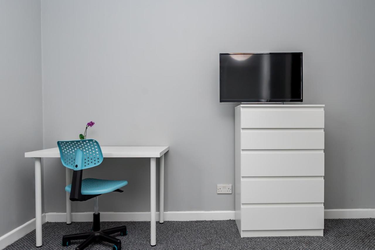 Shirley House 2, Self Catering Guest House, Self Check In, Smart Locks, 10 Min Walk To Southampton General, Aspire And Princess Anne Hospitals, Access To Fully Equipped Kitchen, Excellent Transport Links, Ideal For Longer Stays And Hospital Shifts المظهر الخارجي الصورة