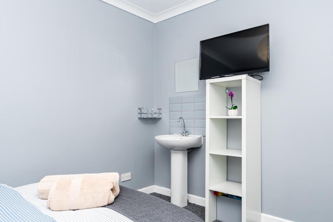 Shirley House 2, Self Catering Guest House, Self Check In, Smart Locks, 10 Min Walk To Southampton General, Aspire And Princess Anne Hospitals, Access To Fully Equipped Kitchen, Excellent Transport Links, Ideal For Longer Stays And Hospital Shifts المظهر الخارجي الصورة