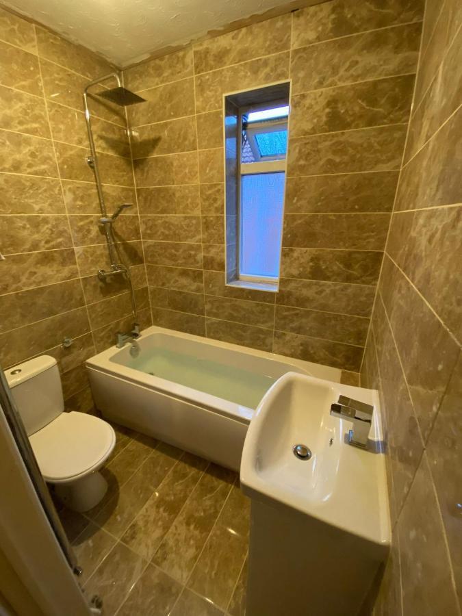 Shirley House 2, Self Catering Guest House, Self Check In, Smart Locks, 10 Min Walk To Southampton General, Aspire And Princess Anne Hospitals, Access To Fully Equipped Kitchen, Excellent Transport Links, Ideal For Longer Stays And Hospital Shifts المظهر الخارجي الصورة