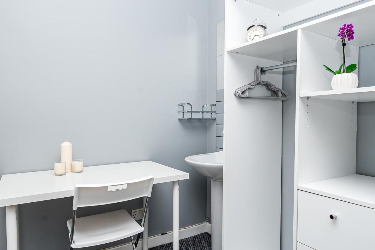Shirley House 2, Self Catering Guest House, Self Check In, Smart Locks, 10 Min Walk To Southampton General, Aspire And Princess Anne Hospitals, Access To Fully Equipped Kitchen, Excellent Transport Links, Ideal For Longer Stays And Hospital Shifts المظهر الخارجي الصورة