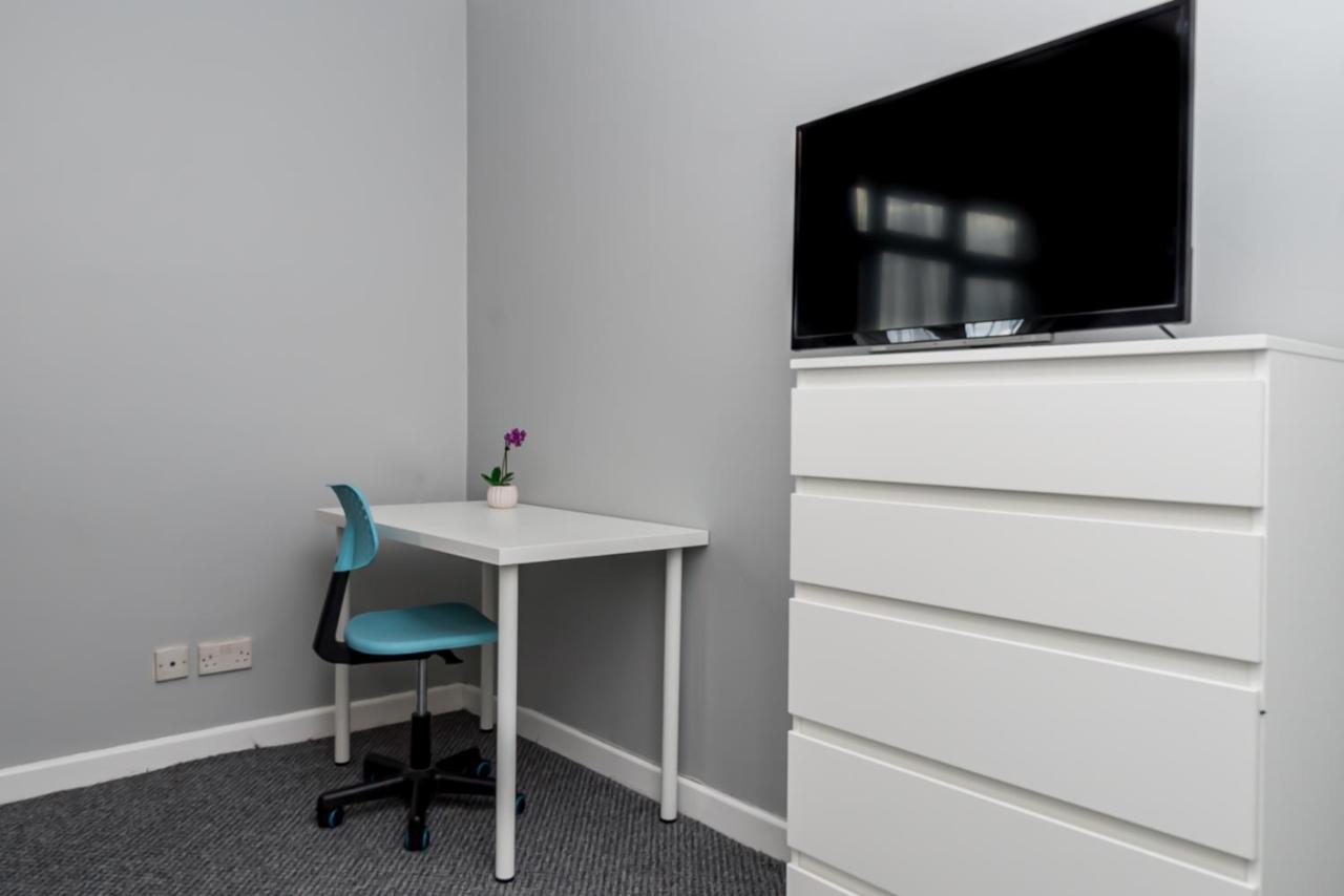 Shirley House 2, Self Catering Guest House, Self Check In, Smart Locks, 10 Min Walk To Southampton General, Aspire And Princess Anne Hospitals, Access To Fully Equipped Kitchen, Excellent Transport Links, Ideal For Longer Stays And Hospital Shifts المظهر الخارجي الصورة