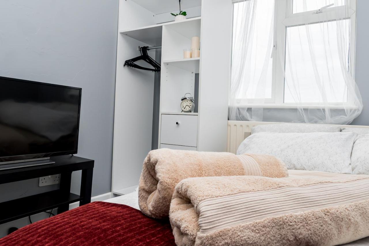Shirley House 2, Self Catering Guest House, Self Check In, Smart Locks, 10 Min Walk To Southampton General, Aspire And Princess Anne Hospitals, Access To Fully Equipped Kitchen, Excellent Transport Links, Ideal For Longer Stays And Hospital Shifts المظهر الخارجي الصورة