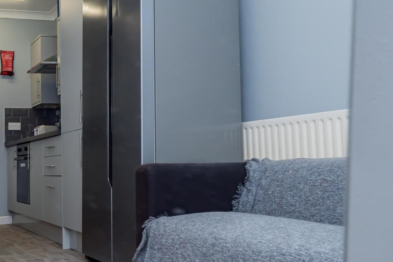 Shirley House 2, Self Catering Guest House, Self Check In, Smart Locks, 10 Min Walk To Southampton General, Aspire And Princess Anne Hospitals, Access To Fully Equipped Kitchen, Excellent Transport Links, Ideal For Longer Stays And Hospital Shifts المظهر الخارجي الصورة