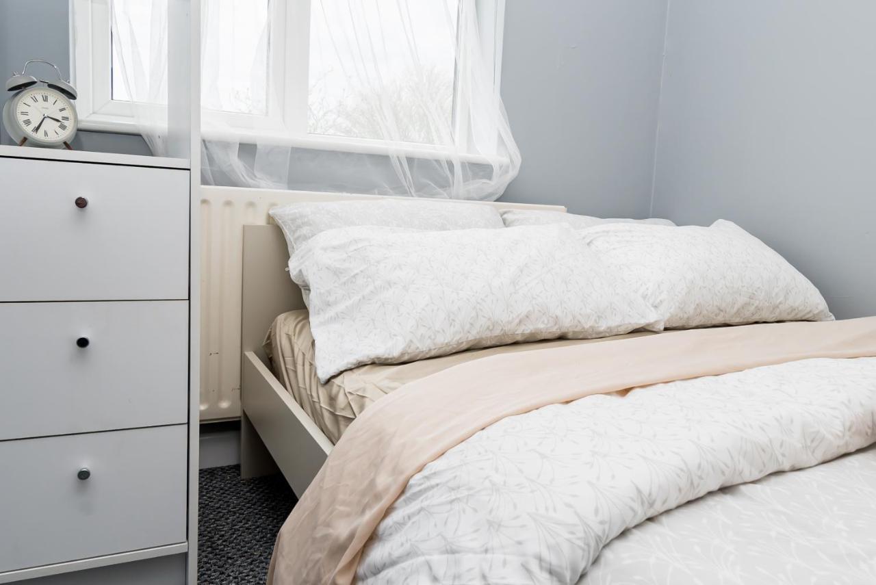Shirley House 2, Self Catering Guest House, Self Check In, Smart Locks, 10 Min Walk To Southampton General, Aspire And Princess Anne Hospitals, Access To Fully Equipped Kitchen, Excellent Transport Links, Ideal For Longer Stays And Hospital Shifts المظهر الخارجي الصورة