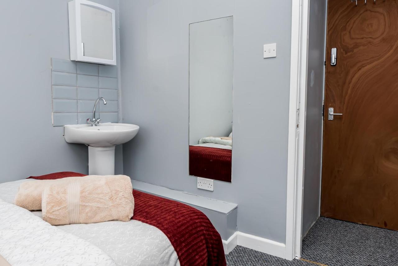 Shirley House 2, Self Catering Guest House, Self Check In, Smart Locks, 10 Min Walk To Southampton General, Aspire And Princess Anne Hospitals, Access To Fully Equipped Kitchen, Excellent Transport Links, Ideal For Longer Stays And Hospital Shifts المظهر الخارجي الصورة