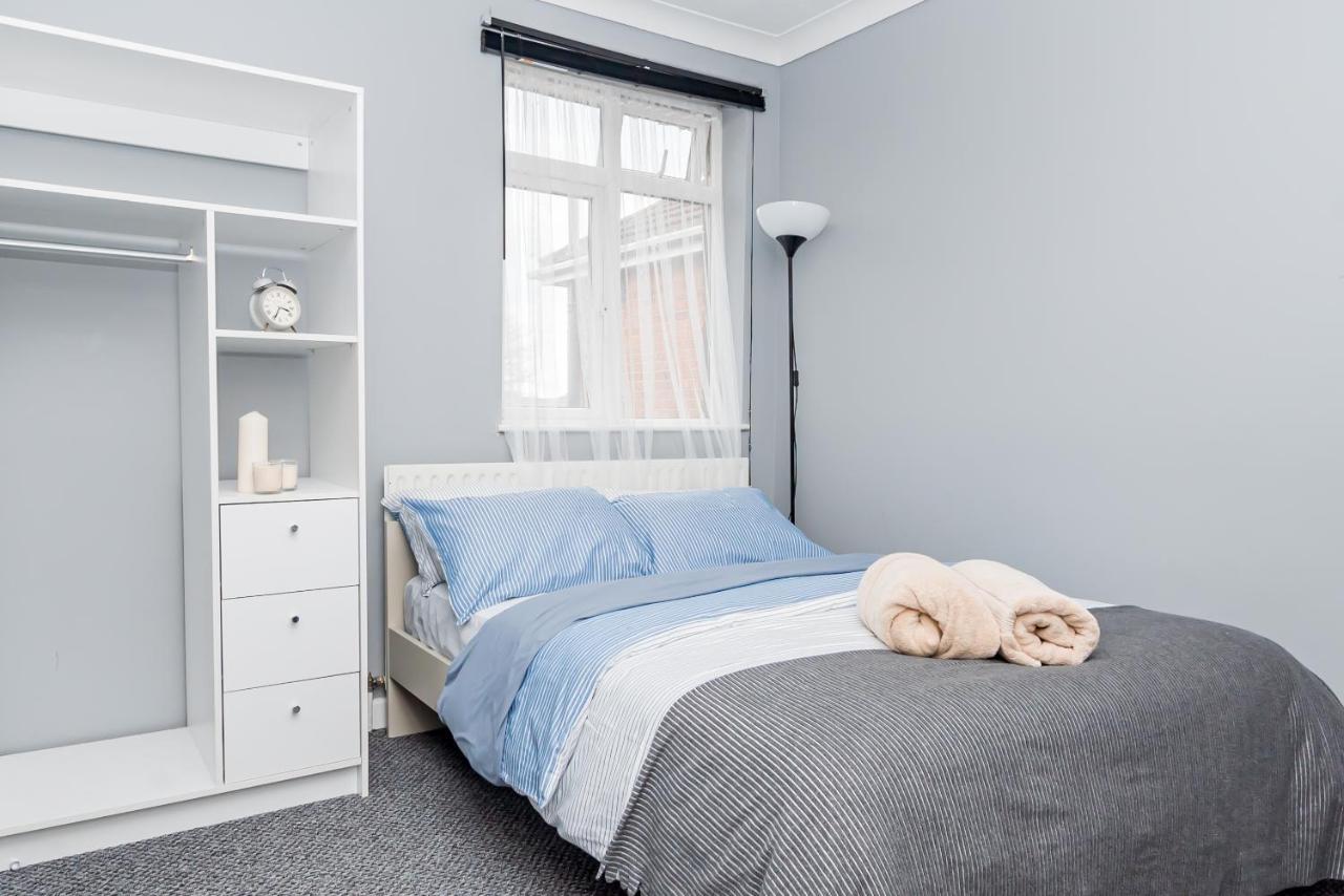 Shirley House 2, Self Catering Guest House, Self Check In, Smart Locks, 10 Min Walk To Southampton General, Aspire And Princess Anne Hospitals, Access To Fully Equipped Kitchen, Excellent Transport Links, Ideal For Longer Stays And Hospital Shifts المظهر الخارجي الصورة