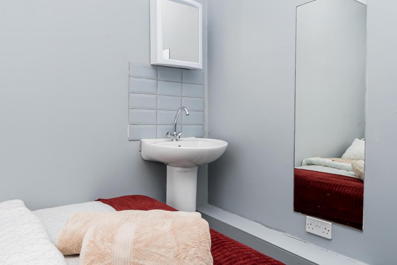 Shirley House 2, Self Catering Guest House, Self Check In, Smart Locks, 10 Min Walk To Southampton General, Aspire And Princess Anne Hospitals, Access To Fully Equipped Kitchen, Excellent Transport Links, Ideal For Longer Stays And Hospital Shifts المظهر الخارجي الصورة