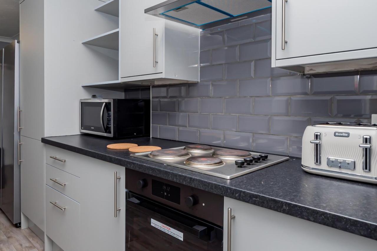 Shirley House 2, Self Catering Guest House, Self Check In, Smart Locks, 10 Min Walk To Southampton General, Aspire And Princess Anne Hospitals, Access To Fully Equipped Kitchen, Excellent Transport Links, Ideal For Longer Stays And Hospital Shifts المظهر الخارجي الصورة