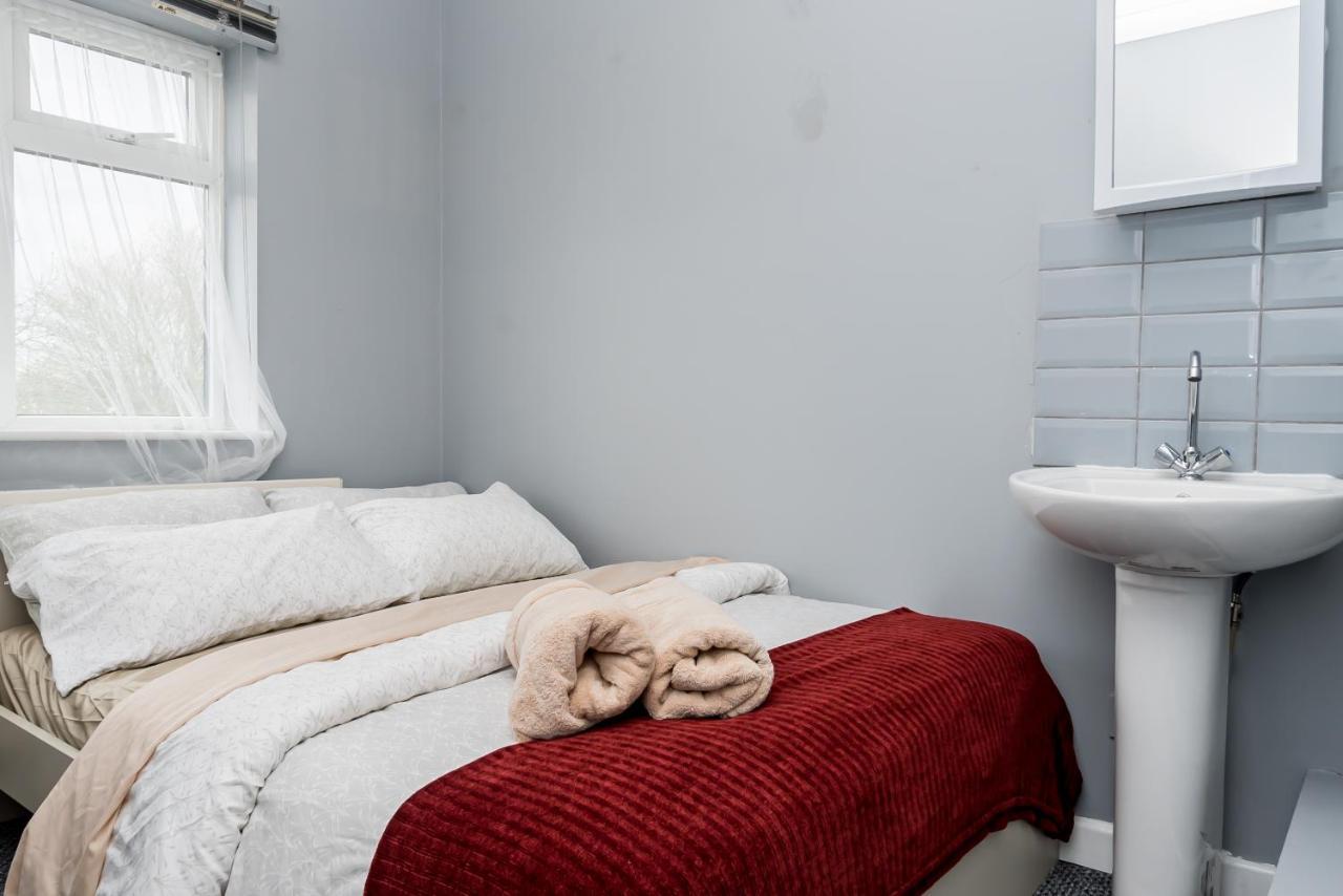 Shirley House 2, Self Catering Guest House, Self Check In, Smart Locks, 10 Min Walk To Southampton General, Aspire And Princess Anne Hospitals, Access To Fully Equipped Kitchen, Excellent Transport Links, Ideal For Longer Stays And Hospital Shifts المظهر الخارجي الصورة