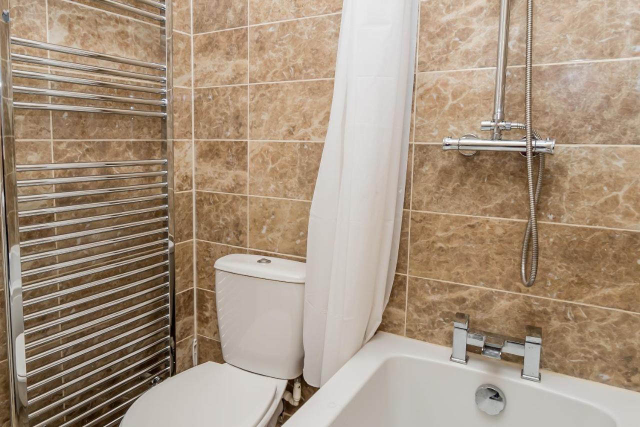 Shirley House 2, Self Catering Guest House, Self Check In, Smart Locks, 10 Min Walk To Southampton General, Aspire And Princess Anne Hospitals, Access To Fully Equipped Kitchen, Excellent Transport Links, Ideal For Longer Stays And Hospital Shifts المظهر الخارجي الصورة