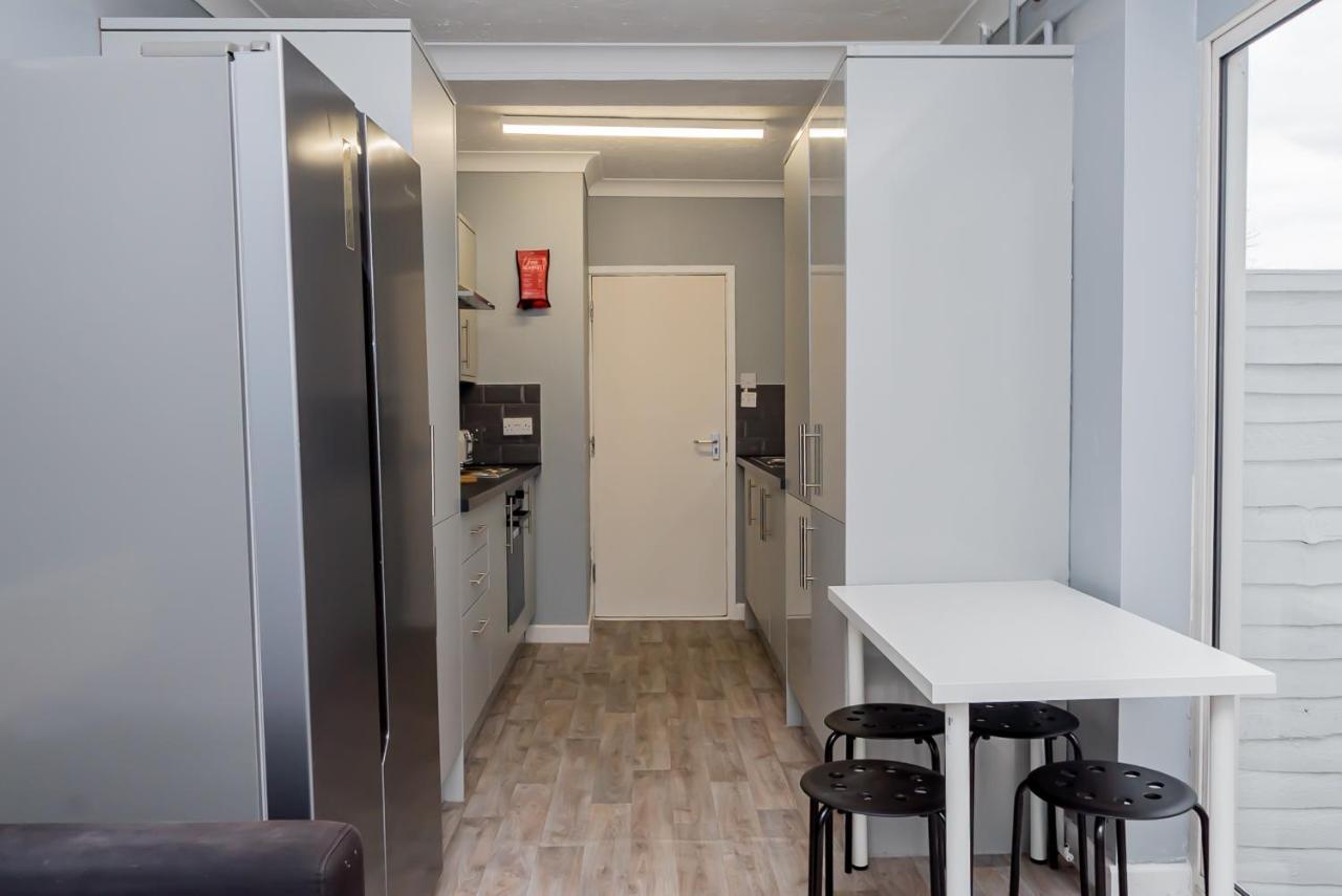 Shirley House 2, Self Catering Guest House, Self Check In, Smart Locks, 10 Min Walk To Southampton General, Aspire And Princess Anne Hospitals, Access To Fully Equipped Kitchen, Excellent Transport Links, Ideal For Longer Stays And Hospital Shifts المظهر الخارجي الصورة