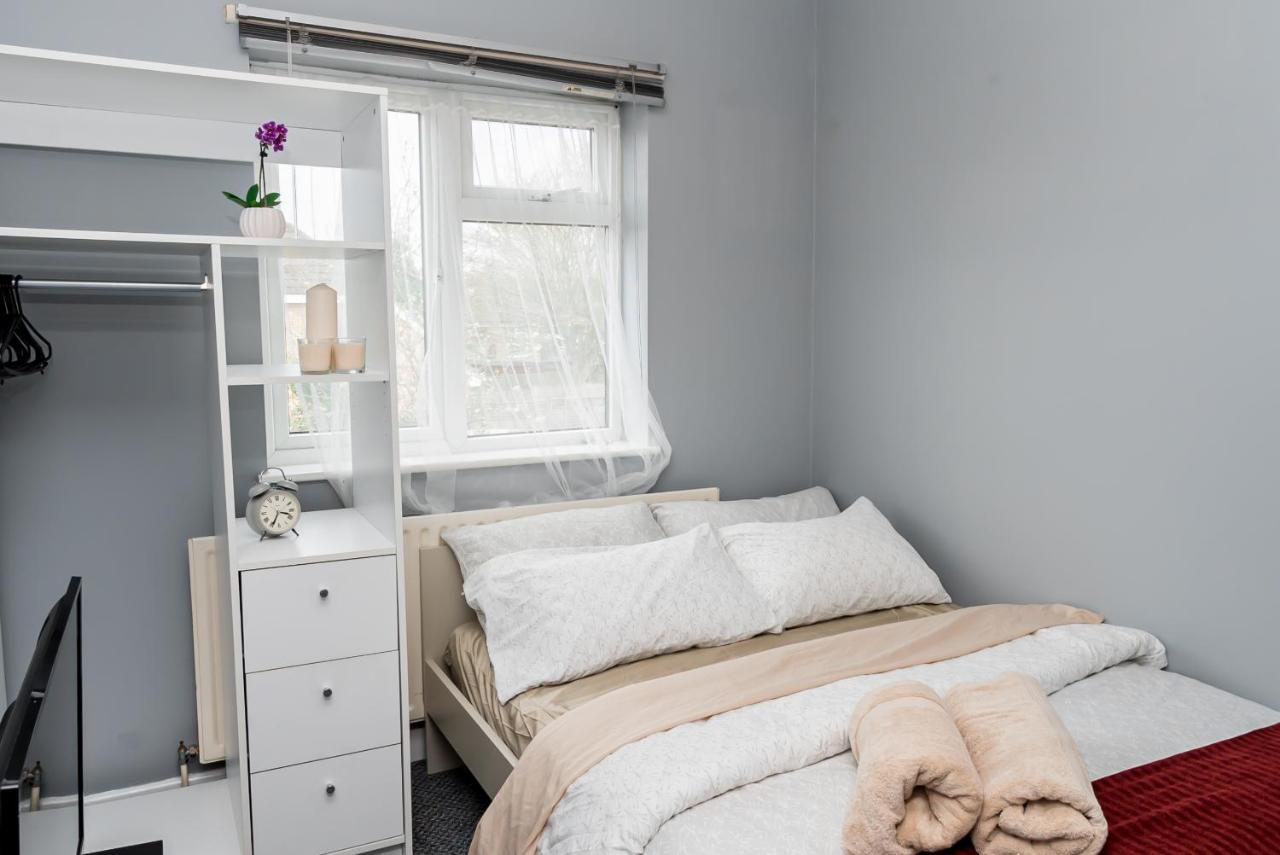 Shirley House 2, Self Catering Guest House, Self Check In, Smart Locks, 10 Min Walk To Southampton General, Aspire And Princess Anne Hospitals, Access To Fully Equipped Kitchen, Excellent Transport Links, Ideal For Longer Stays And Hospital Shifts المظهر الخارجي الصورة