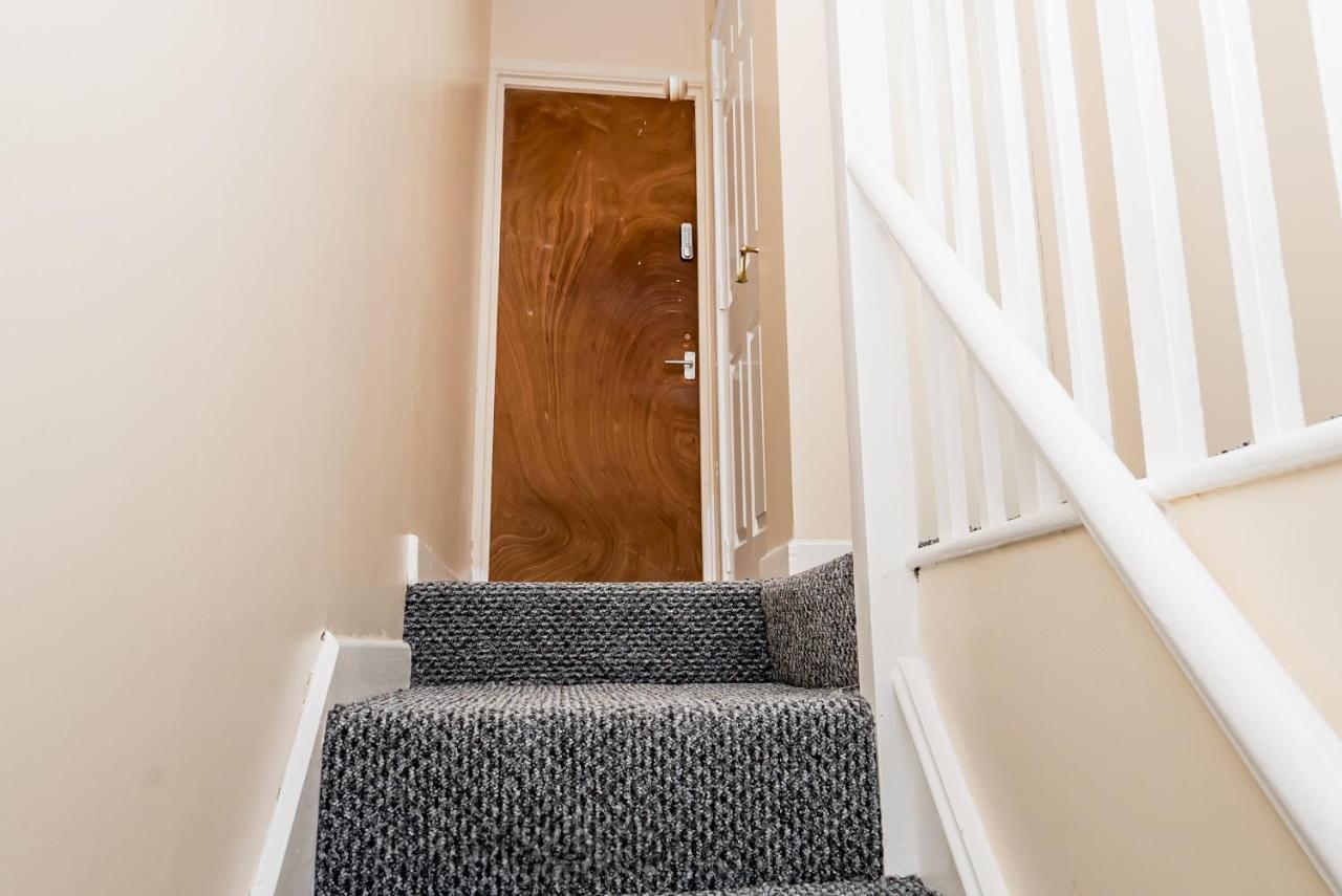 Shirley House 2, Self Catering Guest House, Self Check In, Smart Locks, 10 Min Walk To Southampton General, Aspire And Princess Anne Hospitals, Access To Fully Equipped Kitchen, Excellent Transport Links, Ideal For Longer Stays And Hospital Shifts المظهر الخارجي الصورة