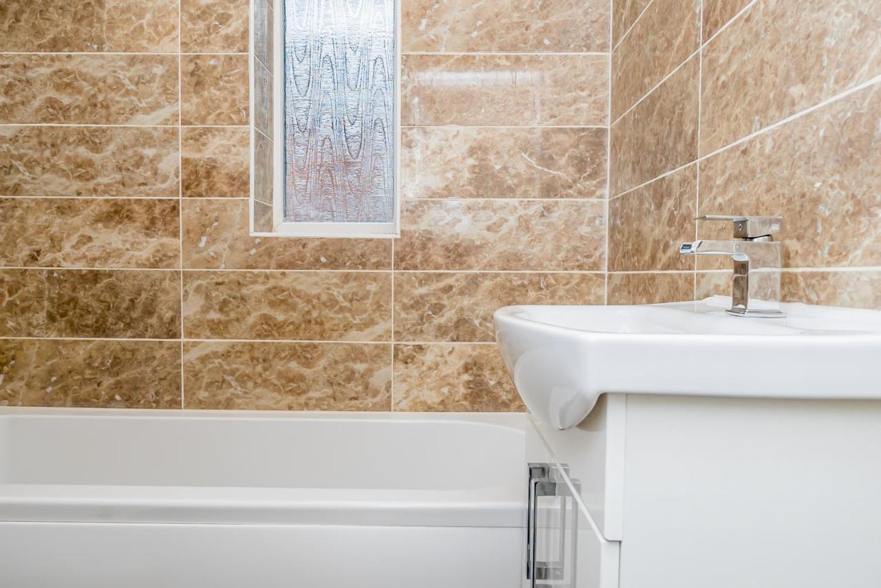 Shirley House 2, Self Catering Guest House, Self Check In, Smart Locks, 10 Min Walk To Southampton General, Aspire And Princess Anne Hospitals, Access To Fully Equipped Kitchen, Excellent Transport Links, Ideal For Longer Stays And Hospital Shifts المظهر الخارجي الصورة