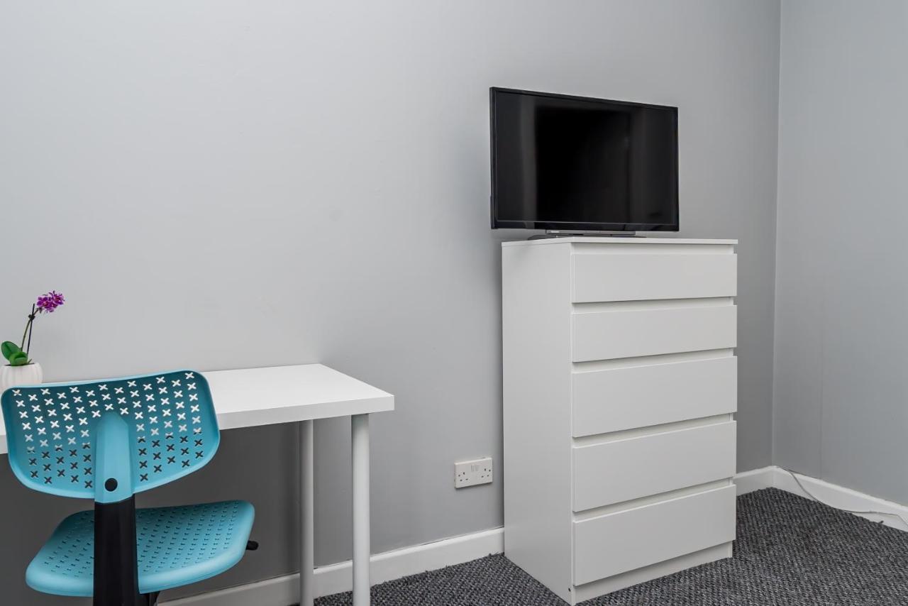 Shirley House 2, Self Catering Guest House, Self Check In, Smart Locks, 10 Min Walk To Southampton General, Aspire And Princess Anne Hospitals, Access To Fully Equipped Kitchen, Excellent Transport Links, Ideal For Longer Stays And Hospital Shifts المظهر الخارجي الصورة