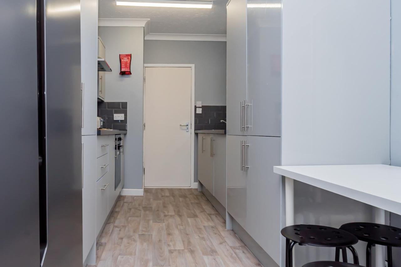 Shirley House 2, Self Catering Guest House, Self Check In, Smart Locks, 10 Min Walk To Southampton General, Aspire And Princess Anne Hospitals, Access To Fully Equipped Kitchen, Excellent Transport Links, Ideal For Longer Stays And Hospital Shifts المظهر الخارجي الصورة