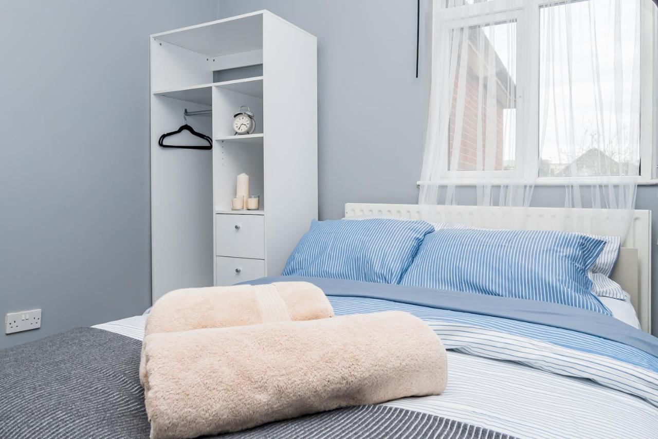 Shirley House 2, Self Catering Guest House, Self Check In, Smart Locks, 10 Min Walk To Southampton General, Aspire And Princess Anne Hospitals, Access To Fully Equipped Kitchen, Excellent Transport Links, Ideal For Longer Stays And Hospital Shifts المظهر الخارجي الصورة